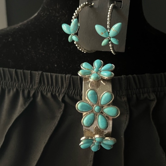 Silver and White Jewelry Set - Picture 5 of 16